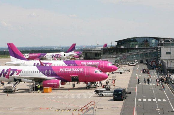 Heutzutage lassen Branchengrößen wie Wizz Air, easyJet oder Ryanair ihre Airbus- und Boeing-Maschinen in Dortmund starten. - Fotos: Flughafen Dortmund