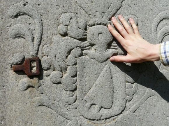 Besucherinnen und Besucher können das DA, Kunsthaus Kloster Gravenhorst am 14. August mit anderen Sinnen erleben Führung „Die Auflösung des Sehens“ steht um 15 Uhr auf dem Programm