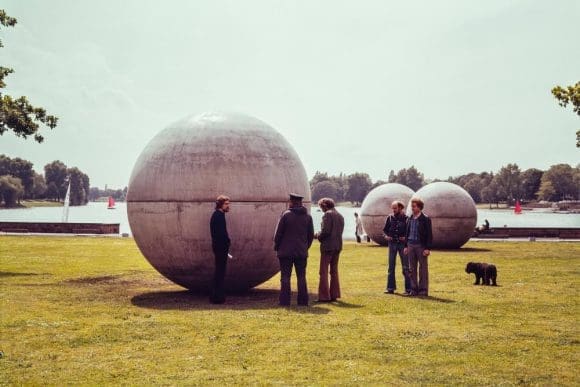 Das Foto von Claes Oldenburgs "Giant Pool Balls" der Skulptur Projekte Ausstellung in Münster 1977 gehört zum Archiv der Skulptur Projekte. Foto: LWL/Wakonigg