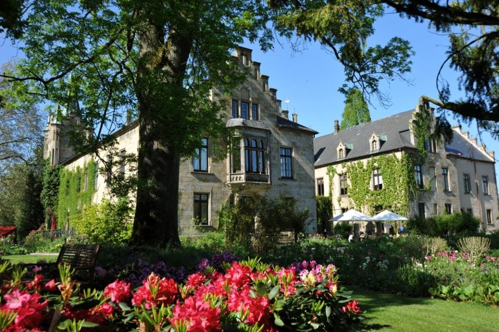 Der Park auf Schloss Ippenburg zeit sich beim Gartenfestival 2019 in voller Pracht
