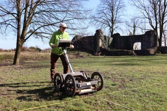 Archäologen entdecken einen alten Tennisplatz