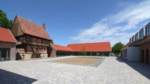 Schmucke Hofstelle bietet Musikfest eine Bühne