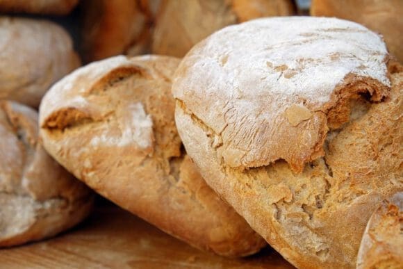 Brot mit einer knusprigen Brotkrume