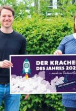 45 Unternehmen und Institutionen sind mit dabei! Christopher Schwermer und Marie Ting von der Südwestfalen Agentur freuen sich über die große Resonanz für die Aktion "Kracher des Jahres 2021 - Made in Südwestfalen" - Foto Johanna Maurer, Südwestfalen Agentur