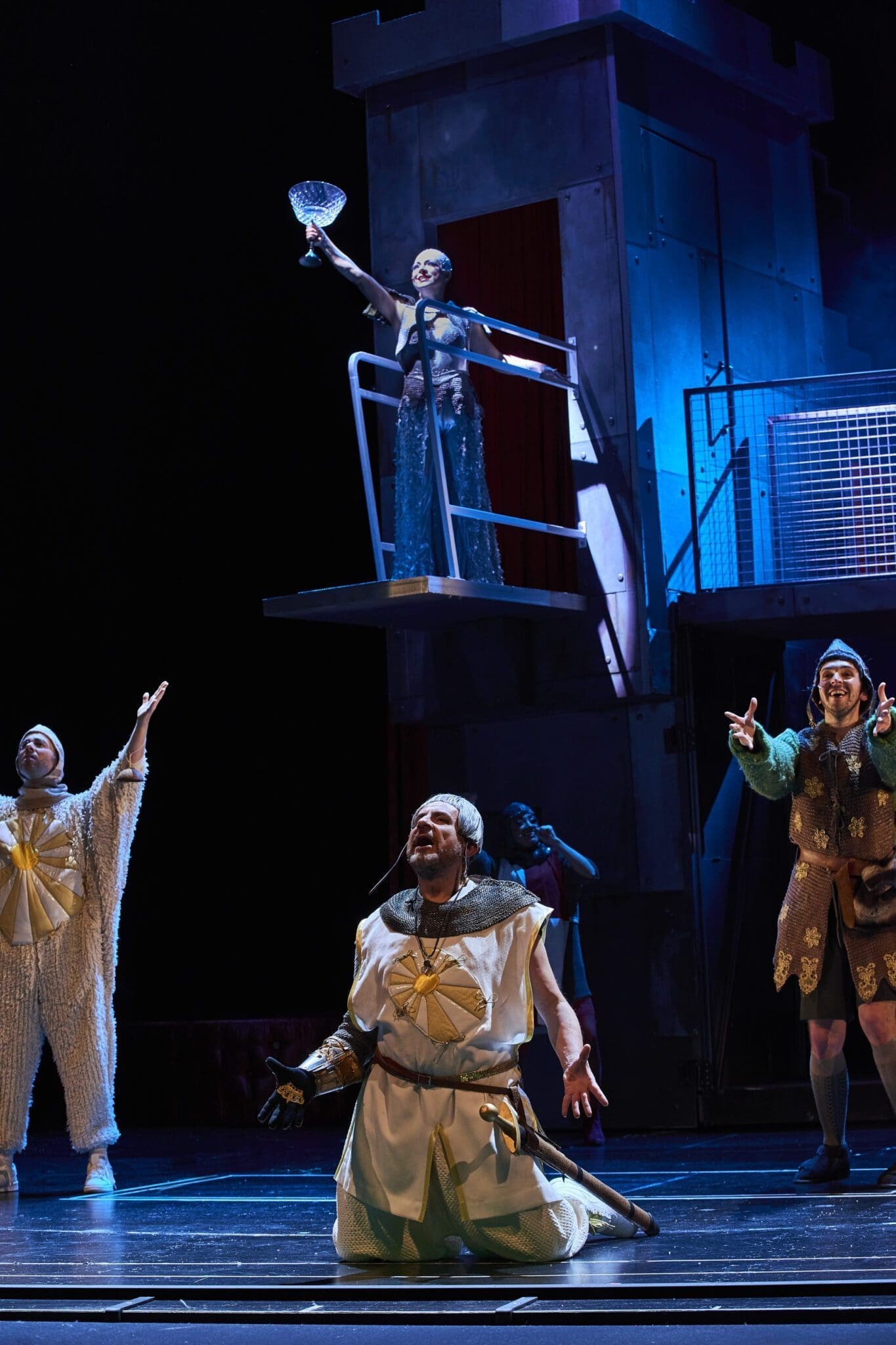 Alexander von Hugo, Rainer Zaun, Carolin Soyka, Matthias Knaab sind Musical „Monty Python’s Spamalot“ im Theater Hagen zu sehen - Foto Björn Hickmann.