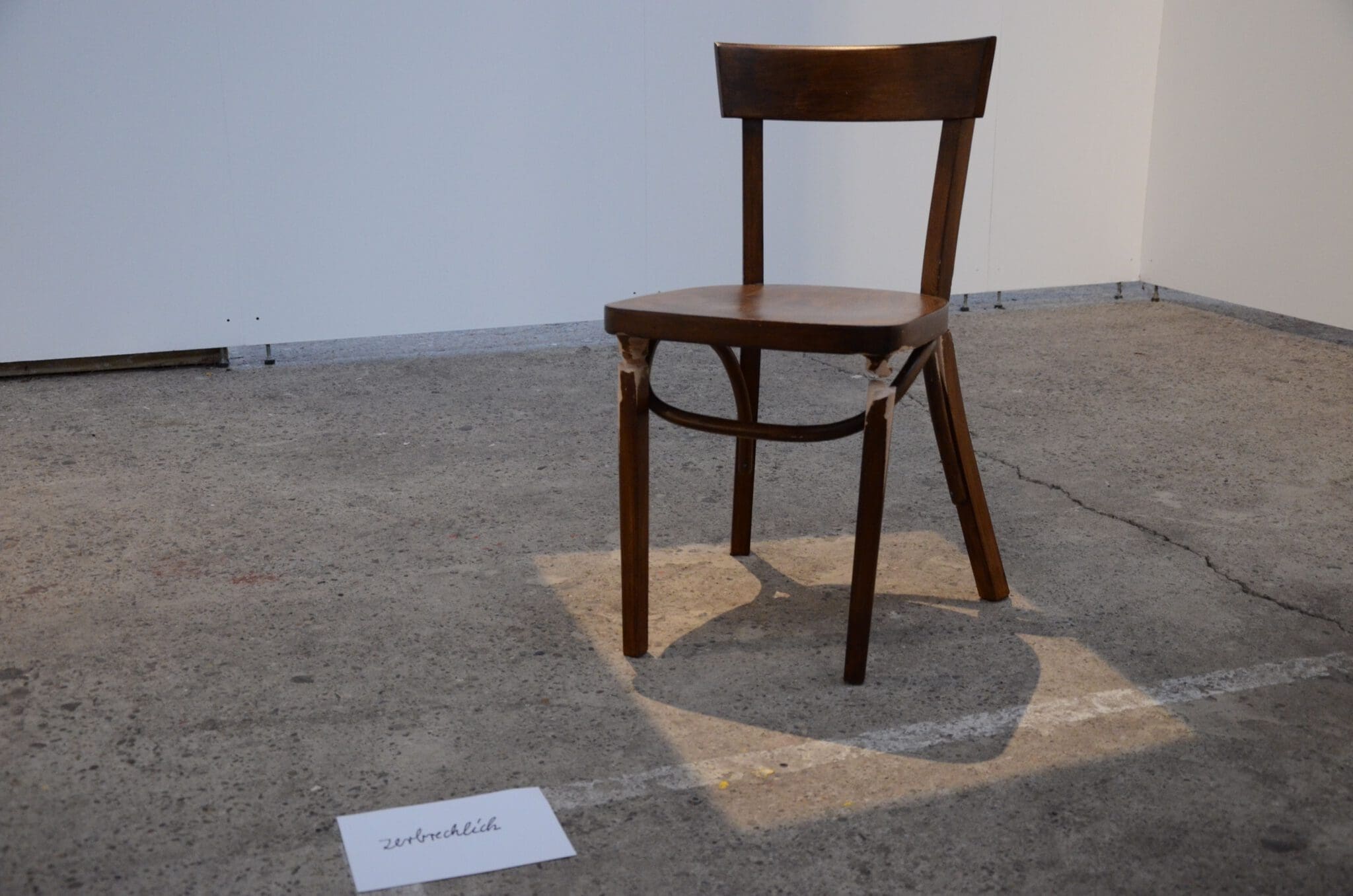 Angelika Wischermanns Installation „Auf eigenen Beinen stehen“ ist eines von drei Werken die 2019 mit dem EN-Kunstpreis gewürdigt wurden - Foto UvK/Ennepe-Ruhr-Kreis