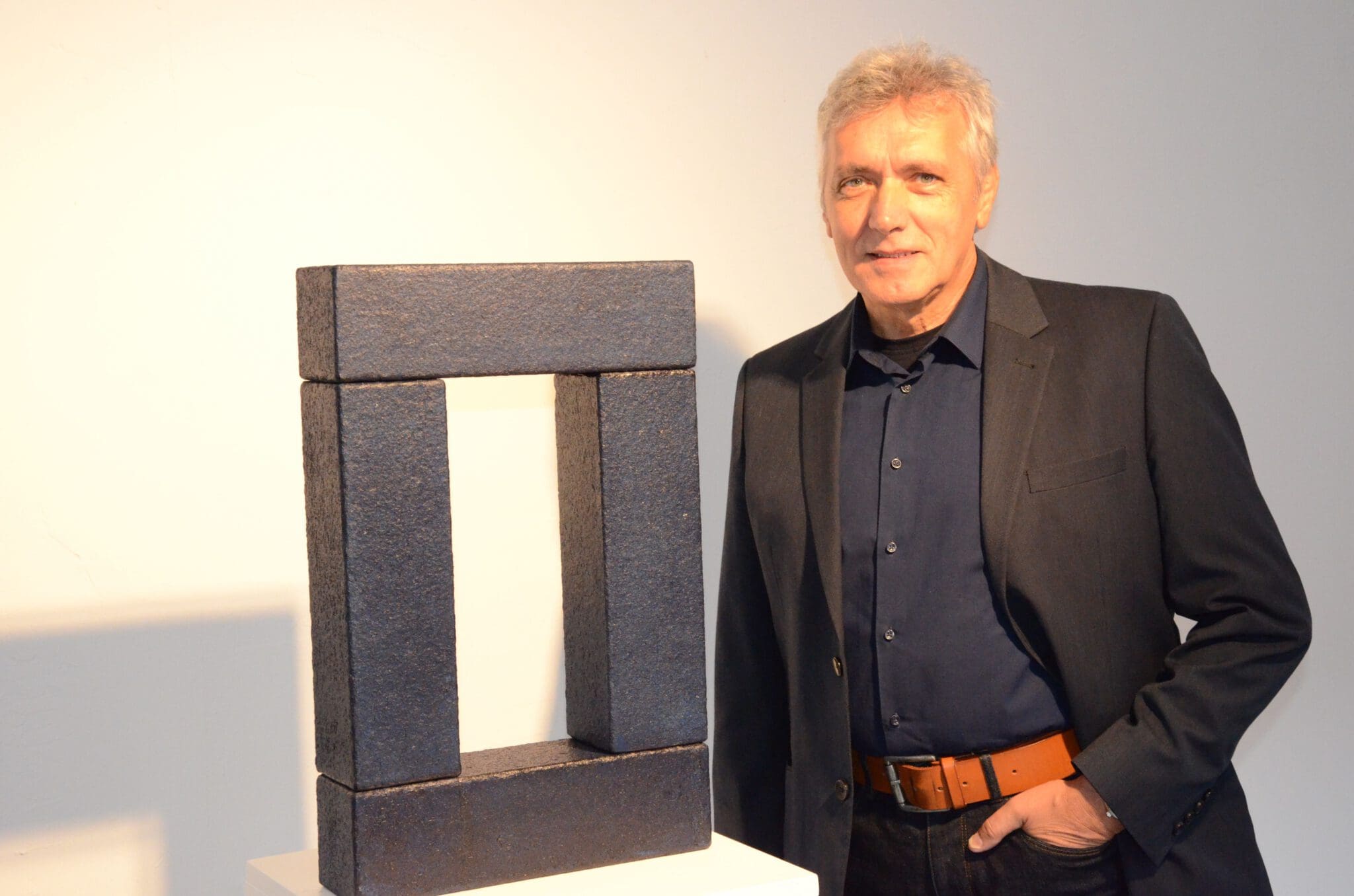 Harald Kahl mit dem von der Jury 2019 ausgezeichneten Werk - Foto: UvK/Ennepe-Ruhr-Kreis