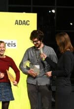 Ein Outdoorspiel für Warburg und Arnsberg landete auf Platz eins beim ADAC-Tourismuspreis 2021. In Dortmund wurde die Auszeichnung ans Team des nurguteleute Kreativbüro überreicht - Foto ADAC in NRW / Andreas Buck