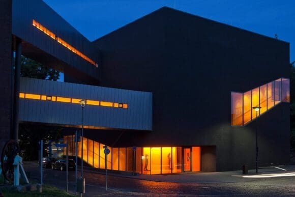 Im Gebäude DBM + zeigt das Deutsche Bergbau-Museum in Bochum eine Sonderausstellung zu den Folgen des Kohleabbaus in China - Foto Karlheinz Jardner