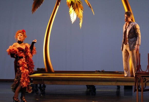 Szene aus der Operetten-Produktion "Die Blume von Hawaii" mit Angela Davis und Kenneth Mattice - Foto Klaus Lefebvre