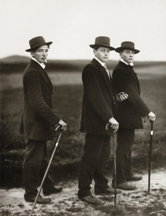 August Sander, Jungbauern, 1914, Sammlung Gegenwartskunst MGKSiegen, © Die Photographische Sammlung/SK Stiftung Kultur, Köln – August Sander Archiv; VG Bild-Kunst, Bonn, 2022