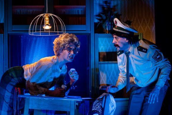 Irina Ries und Valentin Stroh in der Inszenierung "Falscher Hase" des Bruchwerk-Theaters in Siegen - Foto Irina Missal