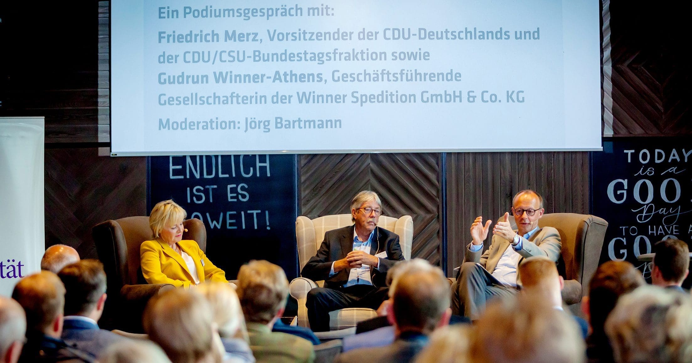 Gesprächsrunde mit brisanten Themen bei »Sauerland Initiativ« (von links): Gudrun Winner-Athens, Jörg Bartmann und Friedrich Merz – Foto Nougrigat