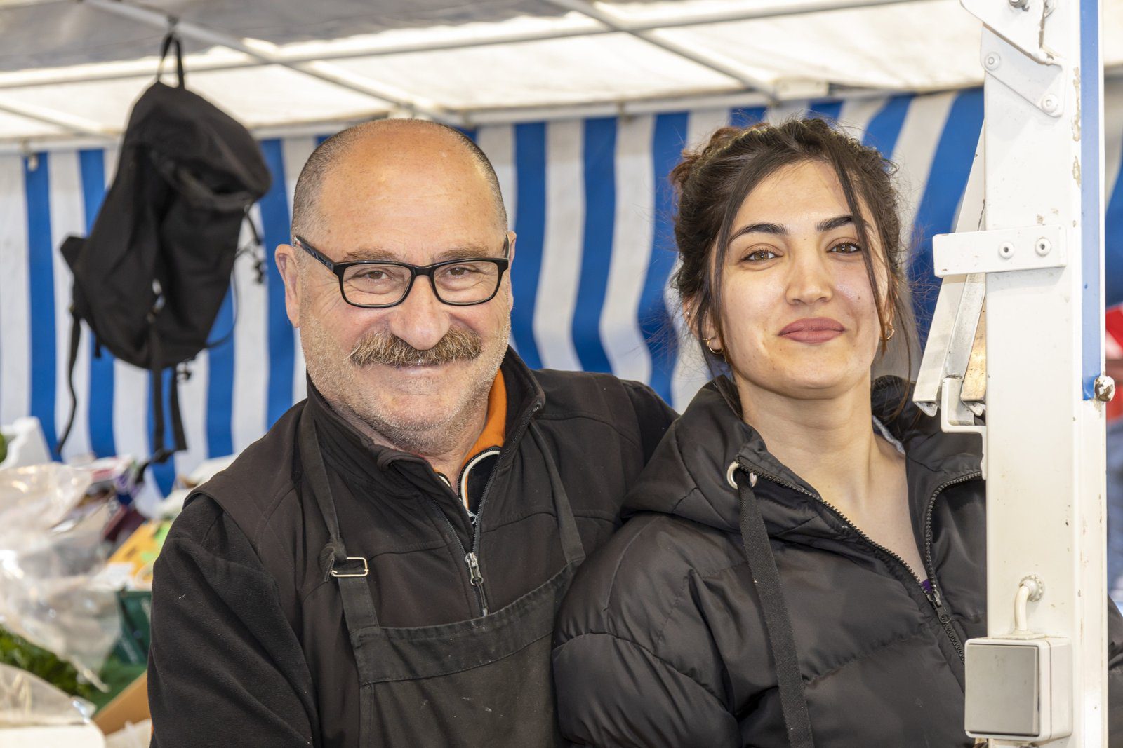 Wochenmarkt im Schatten des Doms