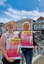 Silke Baitinger und Lara Schwientek von der KWL Kultur und Werbung Lippstadt GmbH freuen sich auf den Lippstädter Altstadt-Sommer