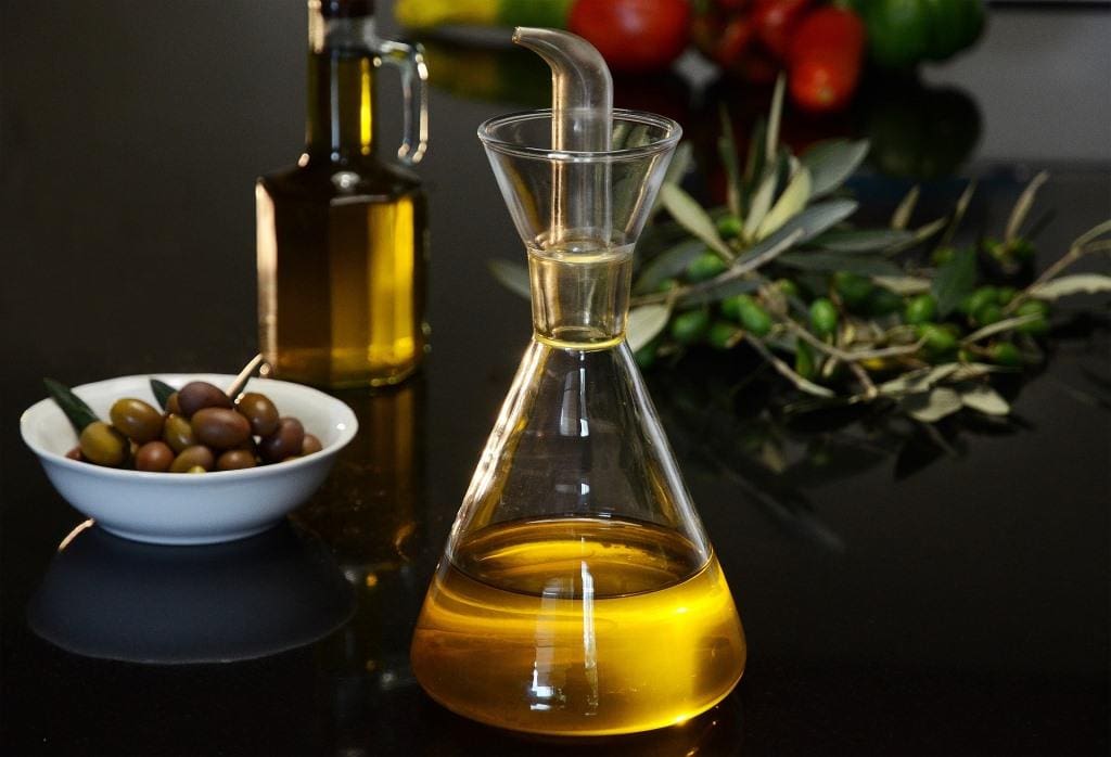 Hochwertiges Olivenöl für den Kauf erkennen