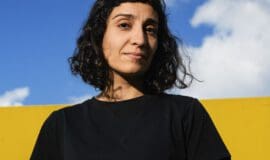Die in Hannover lebende und arbeitende Künstlerin Toulu Hassani ist Trägerin des August-Macke-Preises 2022 - Foto Volker Crone