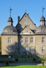 Das Wasserschloss Neuenhof in Lüdenscheid zählt zu den geschichtsträchtigsten Orten des Märkischen Kreises - Foto MK Tourismus