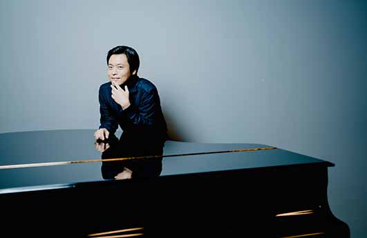 Sunwook Kim wird beim Neujahrskonzert im Konzerthaus Dortmund Bernstein und Schostakowitsch interpretieren. Foto - Marco Borggreve