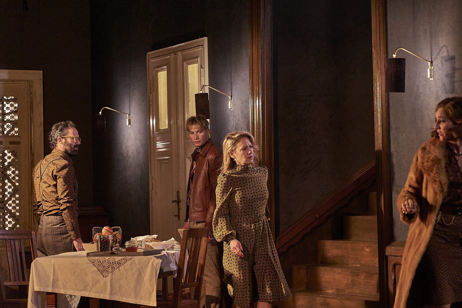 Das Schauspielhaus Bochum reist mit Maxim Gorkis "Kinder der Sonne" in der Regie von Mateja Koležnik zum Berliner Theatertreffen 2023 - Foto MatthiasHorn