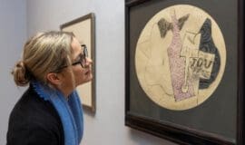 Besucherin vor Picasso-Stillleben (c) Hanna Neander