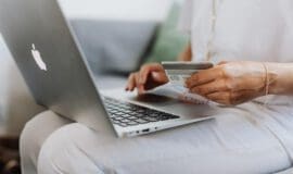 Mit Online-Gutscheinen kann man Geld sparen
