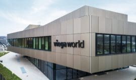 Mit der Viega World hat am Standort in Attendorn eines der nachhaltigsten Bildungsgebäude der Sanitär- und Heizungsbranche eröffnet - Foto Viega