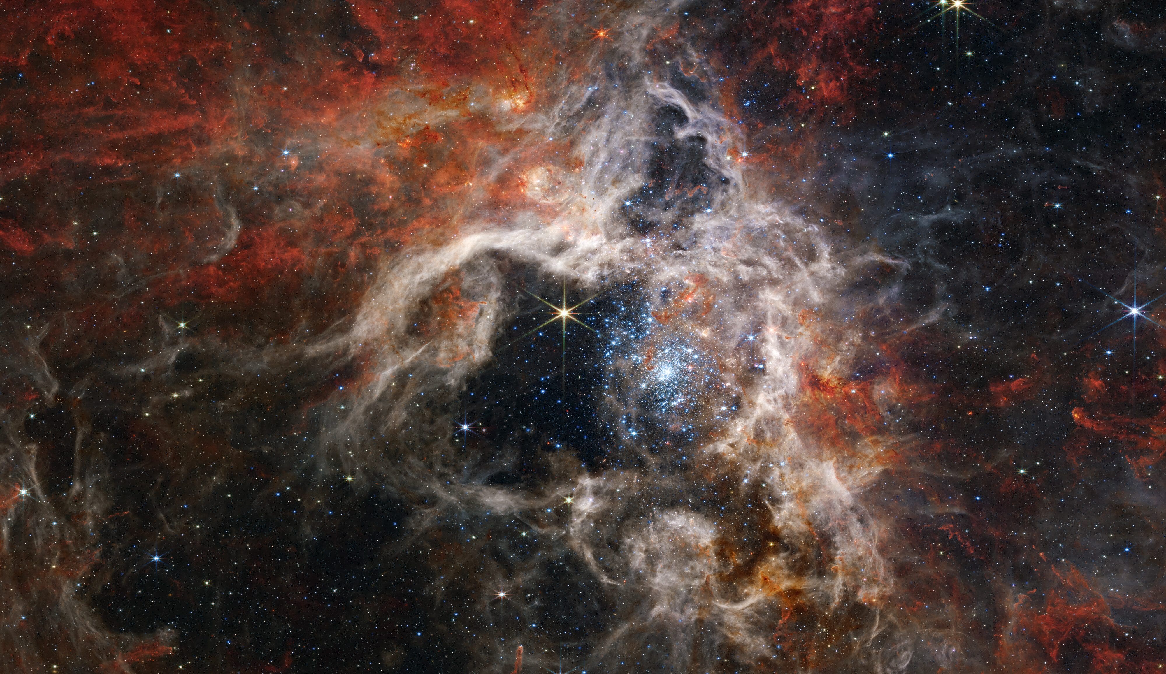 Blick in die Weiten des Kosmos: Das Bild zeigt den Tarantel-Nebel in etwa 180.000 Lichtjahren Entfernung – Foto NASA, ESA, CSA, and STScI, Creative Commons Attribution 4.0 International license