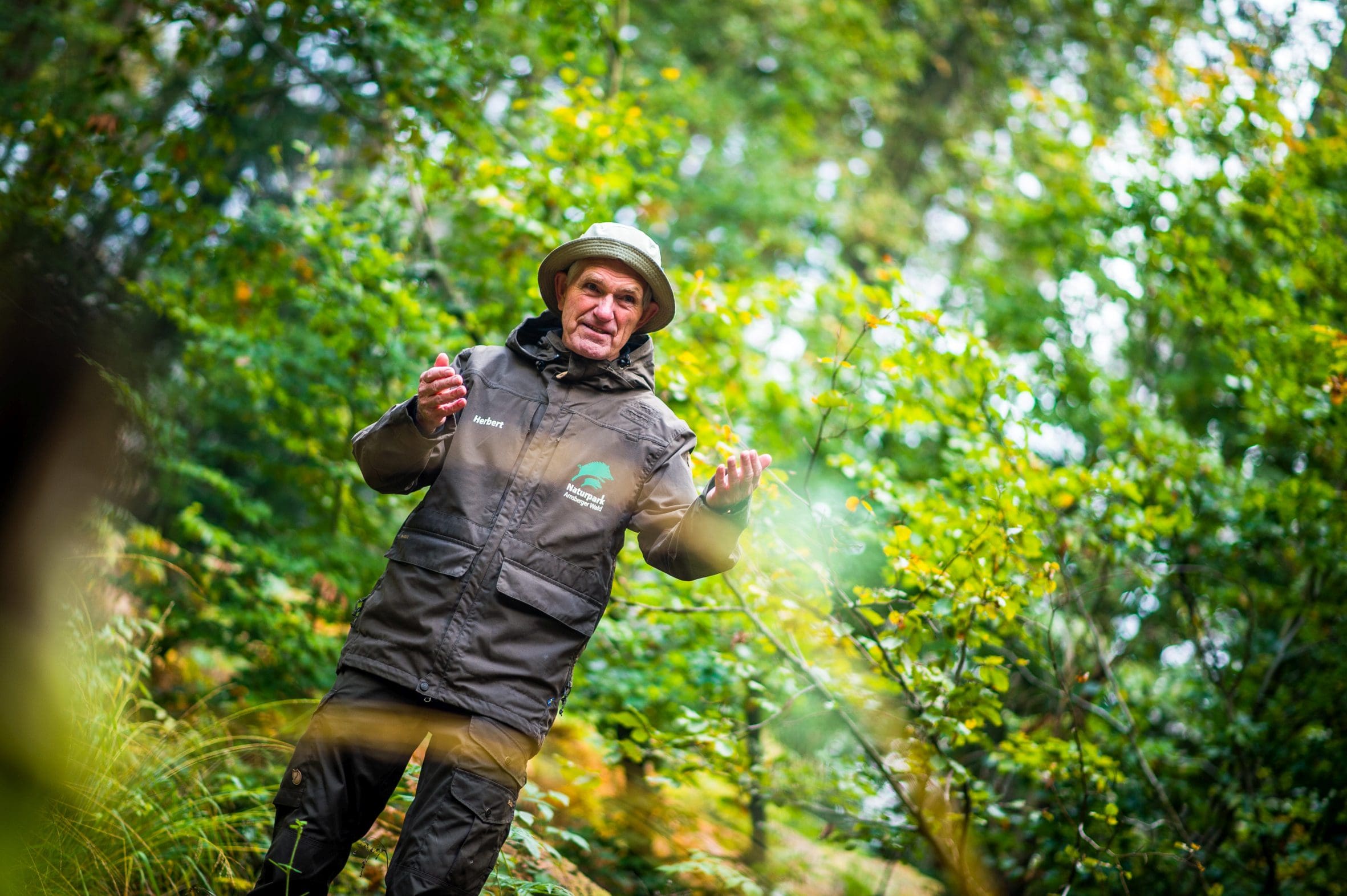 Herbert Rose ist einer der Naturparkführer im Naturpark Arnsberger Wald. Am 17. März 2023 lädt er zu einer Wanderung „Frühlingserwachen im Naturpark“ ein - Foto Daniel Schröder