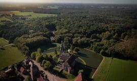 Das Münsterland ist touristisch Aufsteiger des Jahres - Hier Schloss-Raesfeld aus der Vogelperspektive - Foto Tourismus NRW e.V.