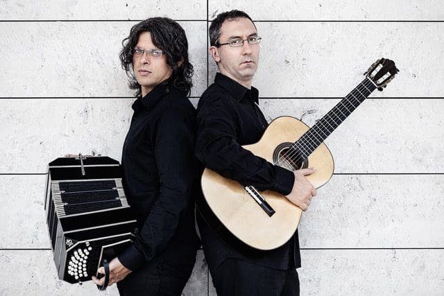 Das Eröffnungskonzert am Sonntag, den 23. Juli findet mit dem italienischen Duo Bandini & Chiacchiaretta statt, vielen bekannt als das weltbeste Tangoduo mit Bandoneon und Gitarre - Foto Bandini & Chiacchiaretta, Italien