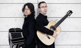 Das Eröffnungskonzert am Sonntag, den 23. Juli findet mit dem italienischen Duo Bandini & Chiacchiaretta statt, vielen bekannt als das weltbeste Tangoduo mit Bandoneon und Gitarre - Foto Bandini & Chiacchiaretta, Italien