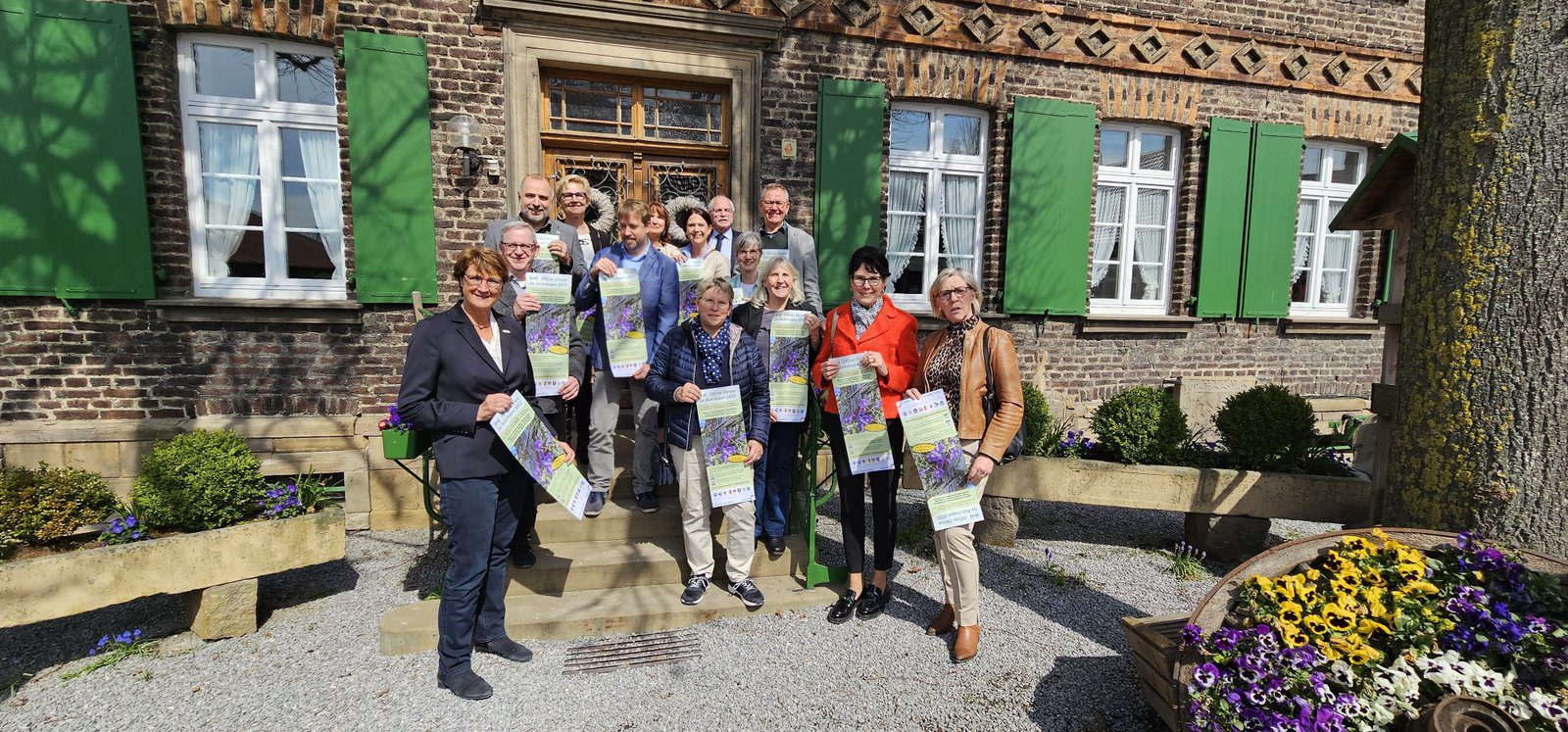 Die Bürgermeisterinnen. Bürgermeister und ihre Stellvetretungen aus den beteiligten Kommunen haben sich jetzt zur Vorstellung des Projektes "Offene Gärten im Ruhrbogen" getroffen - Foto Stadt Arnsberg
