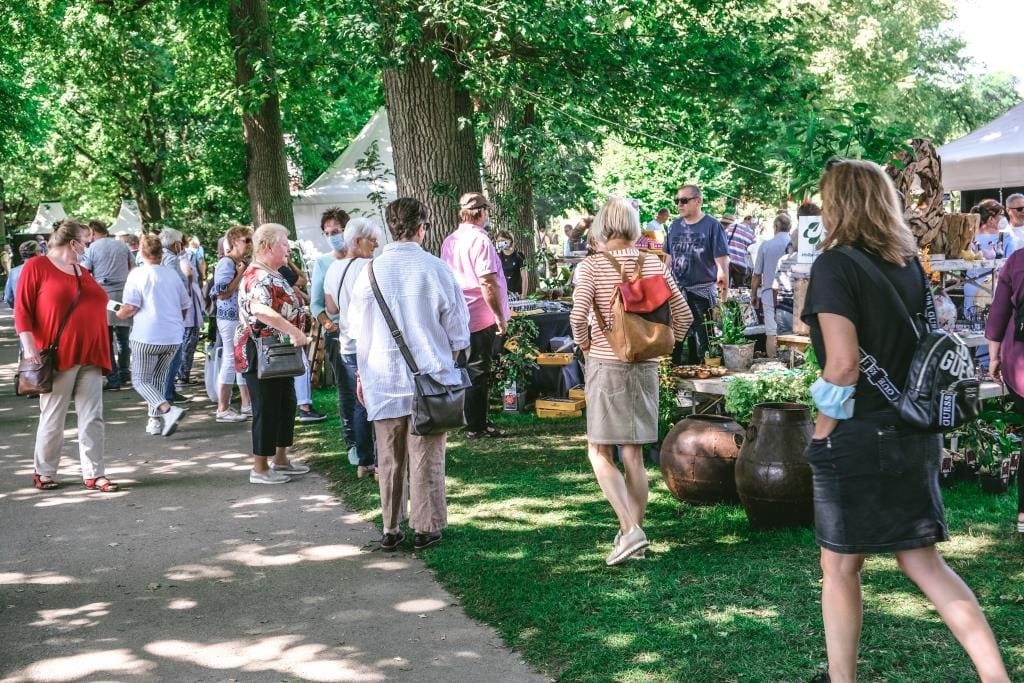 Gartenbegeisterte treffen sich auf Burg Hülshoff