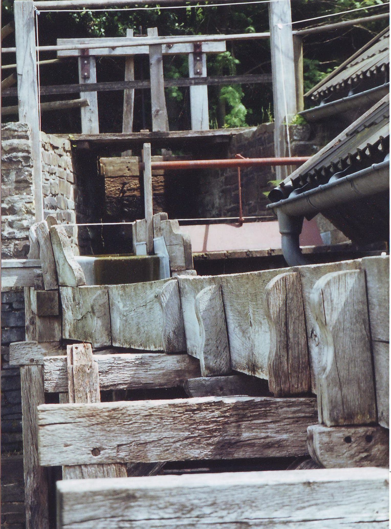 Blick auf die Gerinne der Wendener Mühle im Südsauerland. Die Mühle wird beim Deutschen Mühlentag am Pfingstmontag von 11 bis 18 Uhr im Einsatz sein - Foto M. Löcken 