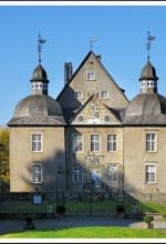 Das Wasserschloss Neuenhof in Lüdenscheid zählt zu den geschichtsträchtigsten Orten des Märkischen Kreises - Foto Rolf Rutzen