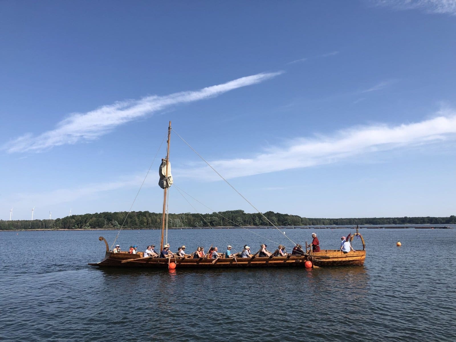 Römerschiff segelt auf dem Haltener Stausee