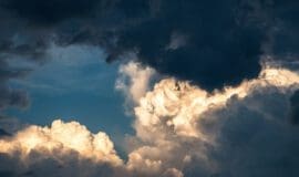Wolken sind beim Spirituellen Sommer 2024 in Südwestfalen ein spirituelles Thema - Foto Džoko Stach on Pixabay